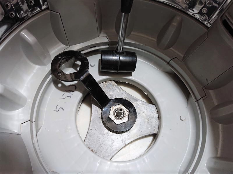 洗濯機の洗濯槽を安い工具で分解 マクスゼンmaxzen 38mmナット　メガネレンチ